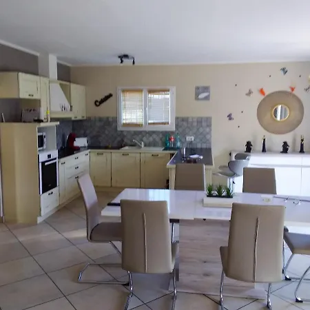 Prázdninový dům Maison De 3 Chambres A A 800 M De La Plage Avec Jardin Clos Et Wifi *
